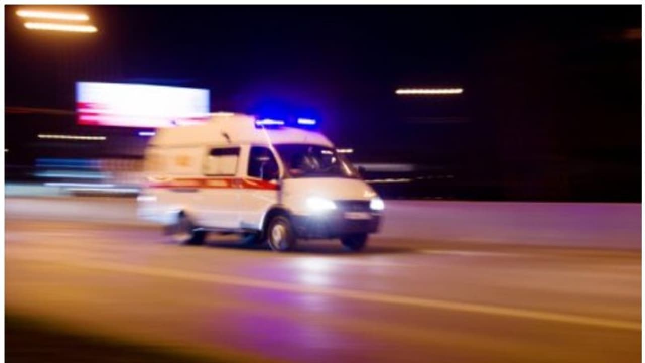 తెలంగాణలోకి నో ఎంట్రీ: పుల్లూరు చెక్పోస్టు వద్ద బీజేపీ ఆందోళన, ఉద్రిక్తత తెలంగాణలోకి నో ఎంట్రీ: పుల్లూరు చెక్పోస్టు వద్ద బీజేపీ ఆందోళన, ఉద్రిక్తత