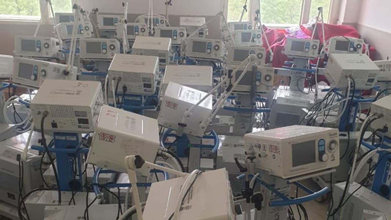 ಧೂಳು ಹಿಡಿಯುತ್ತಿವೆ ಪಿಎಂ ಕೇರ್ಸ್‌ ಫಂಡ್‌ನಿಂದ ಖರೀದಿಸಿದ 251 ವೆಂಟಿಲೇಟರ್ಸ್‌!