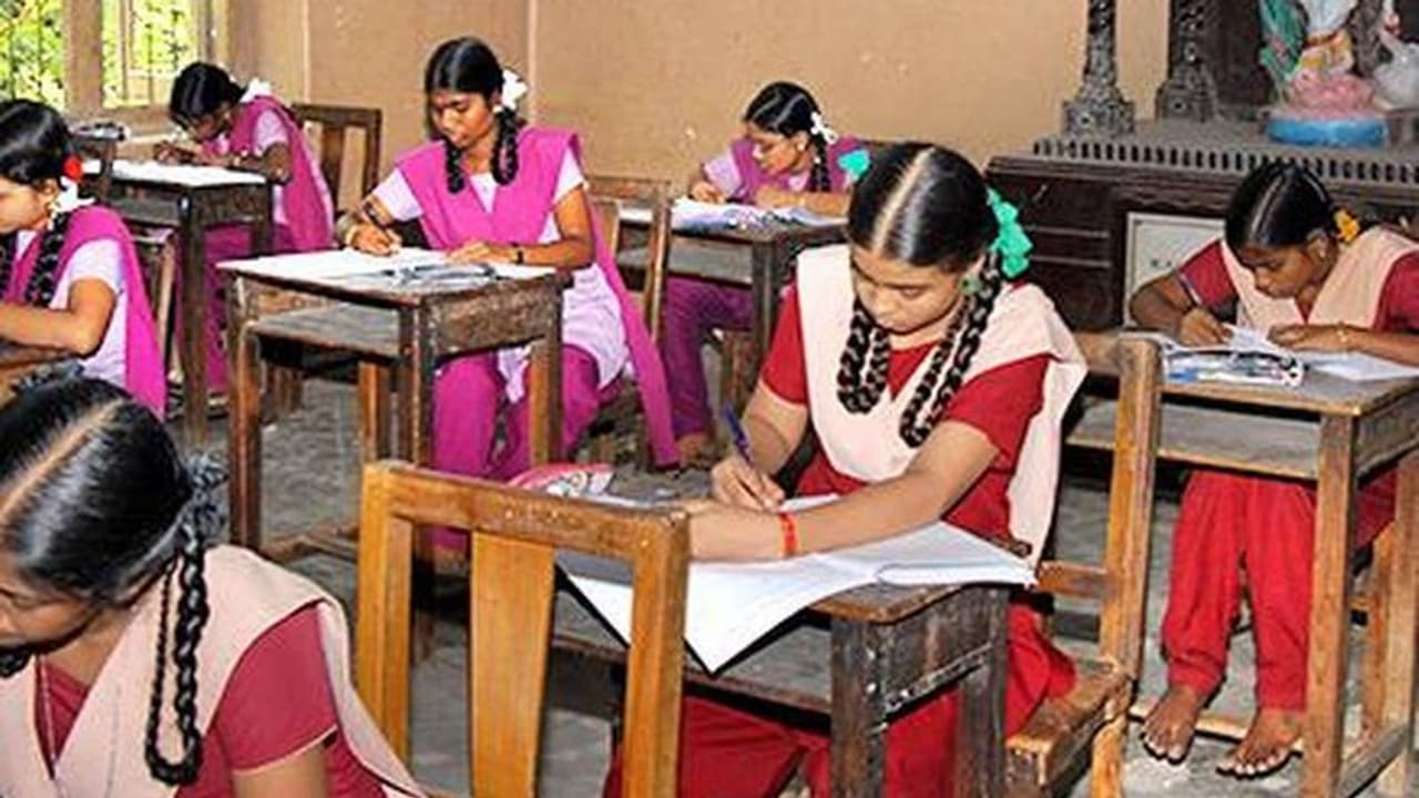 திமுக அரசை பாராட்டுவது எங்களுக்கு போதாது... அதிமுகவுக்கு புத்தி புகட்டும் சீண்டும் அன்பில் மகேஷ்..! திமுக அரசை பாராட்டுவது எங்களுக்கு போதாது... அதிமுகவுக்கு புத்தி புகட்டும் சீண்டும் அன்பில் மகேஷ்..!