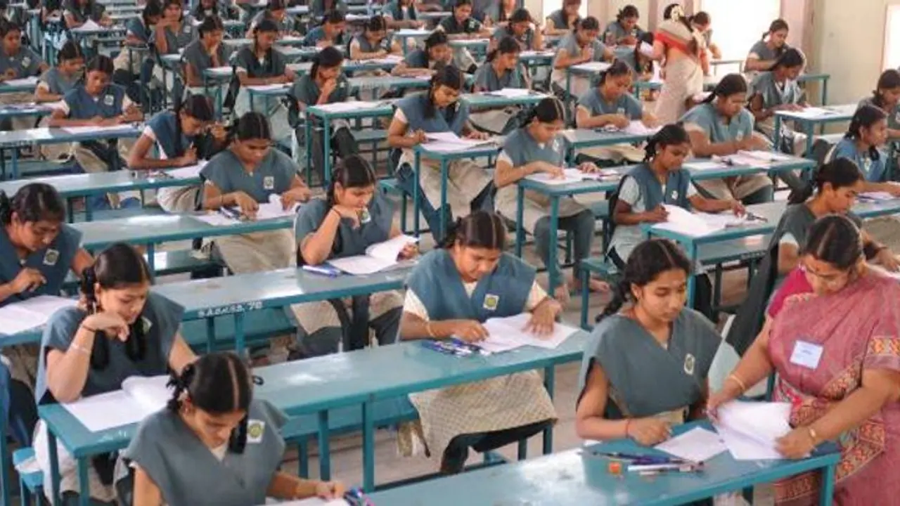 கொரோனா கோரதாண்டவத்திற்கிடையே 12ம் வகுப்பு தேர்வு நடத்தப்படுமா?... அமைச்சர் அன்பில் மகேஷ் அதிரடி விளக்கம்...!