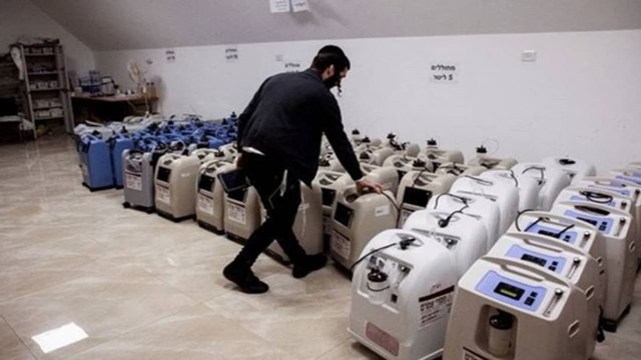 ऑक्सीजन की सप्लाई में सात गुना बढ़ोतरी, पीएम केयर्स से खरीदे गए एक लाख ऑक्सीजन कॉन्सेंट्रेटर ऑक्सीजन की सप्लाई में सात गुना बढ़ोतरी, पीएम केयर्स से खरीदे गए एक लाख ऑक्सीजन कॉन्सेंट्रेटर