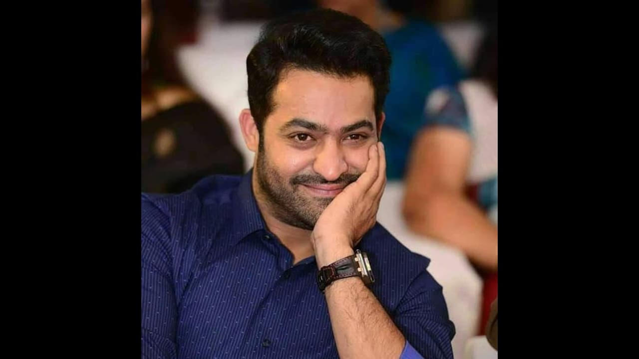 ఎన్టీఆర్ బర్త్ డే... ఆర్ ఆర్ ఆర్ కాదు అంతకు మించిన సర్ప్రైజ్? ఎన్టీఆర్ బర్త్ డే... ఆర్ ఆర్ ఆర్ కాదు అంతకు మించిన సర్ప్రైజ్?