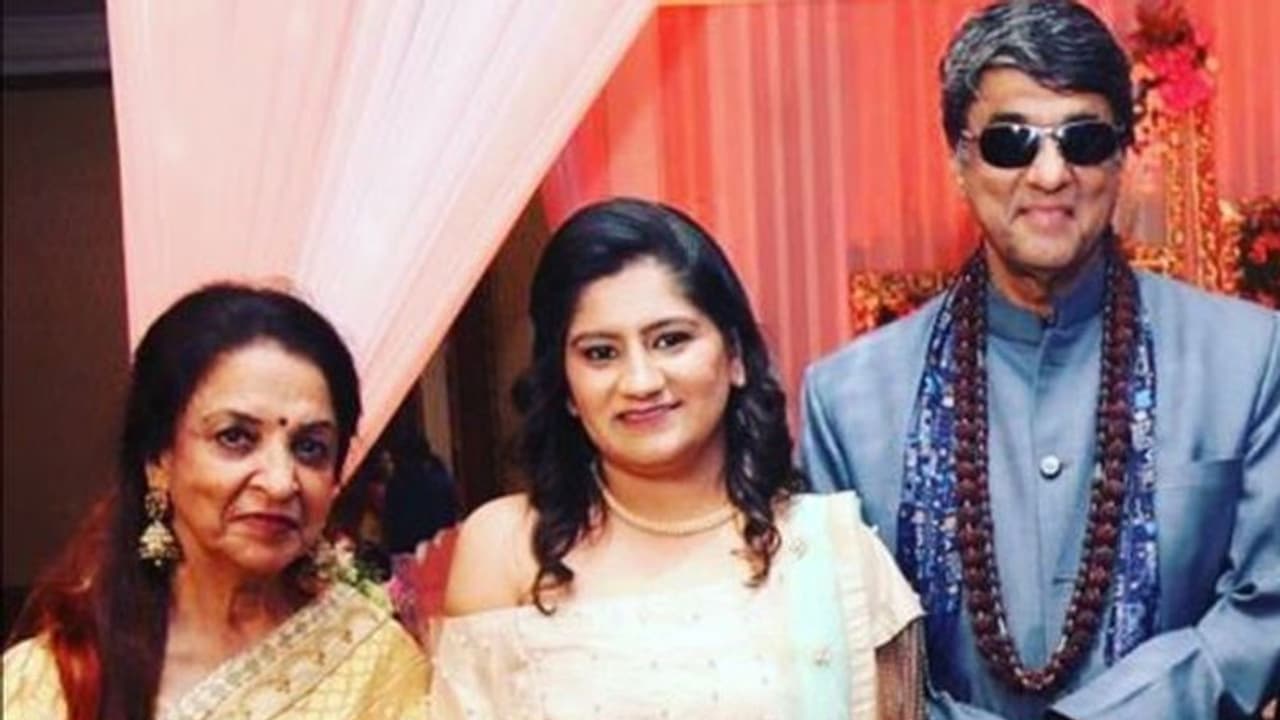 Bollywood Update: कोरोना से मुकेश खन्ना की बड़ी बहन की मौत, दिल्ली में नहीं मिल सका ICU बेड Bollywood Update: कोरोना से मुकेश खन्ना की बड़ी बहन की मौत, दिल्ली में नहीं मिल सका ICU बेड