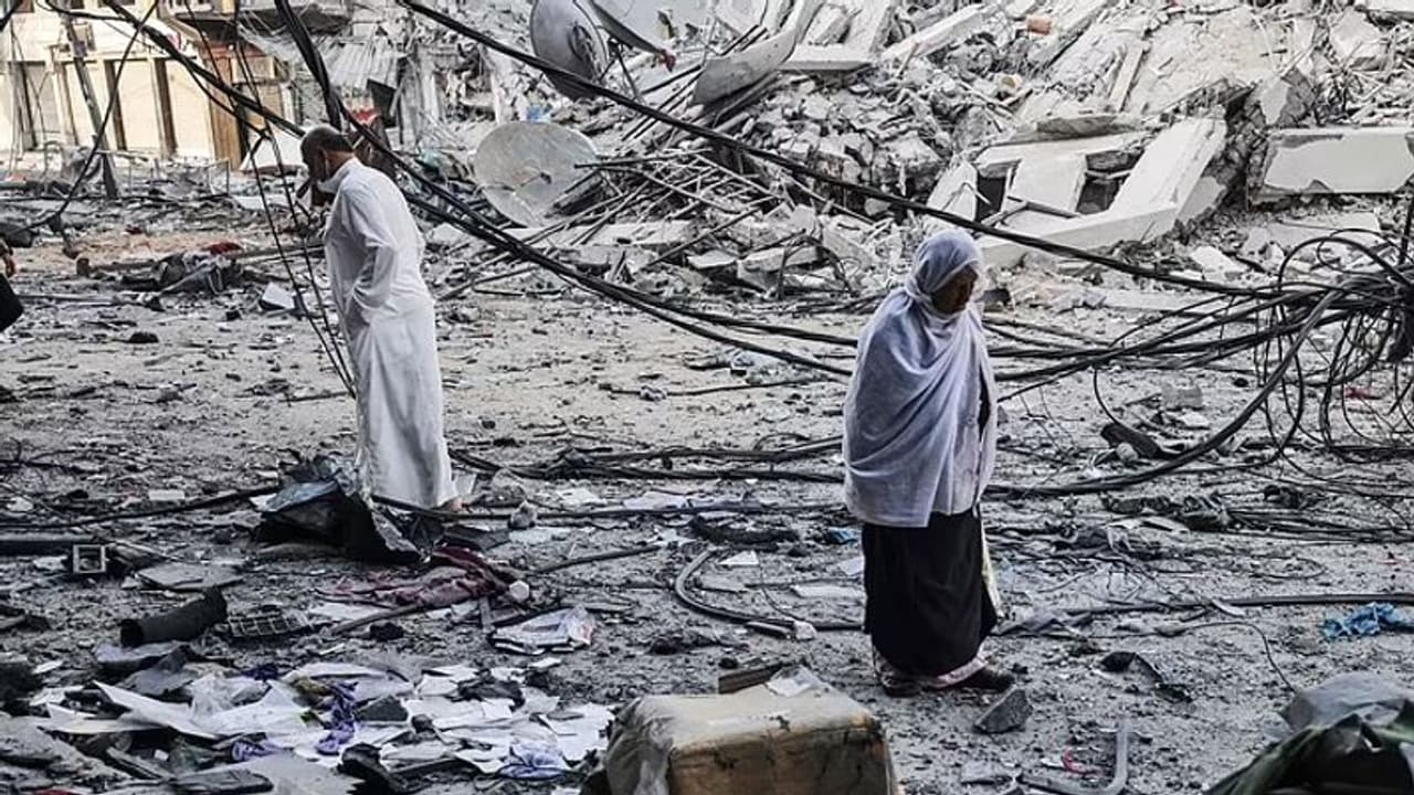 ഇസ്രായേല് പലസ്തീന് സംഘര്ഷം തുടരുന്നു; കരയുദ്ധത്തിന് ഇസ്രായേല്, 11 പലസ്തീനികള് കൂടി കൊല്ലപ്പെട്ടു ഇസ്രായേല് പലസ്തീന് സംഘര്ഷം തുടരുന്നു; കരയുദ്ധത്തിന് ഇസ്രായേല്, 11 പലസ്തീനികള് കൂടി കൊല്ലപ്പെട്ടു