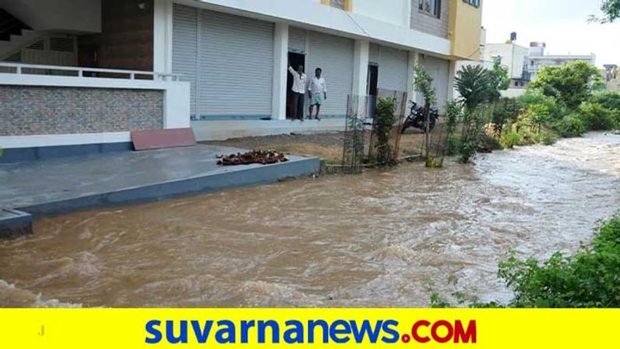 ರಾಣಿಬೆನ್ನೂರಲ್ಲಿ ಕುಂಭದ್ರೋಣ ಮಳೆಗೆ ಅನಾಹುತ ಸೃಷ್ಟಿ ರಾಣಿಬೆನ್ನೂರಲ್ಲಿ ಕುಂಭದ್ರೋಣ ಮಳೆಗೆ ಅನಾಹುತ ಸೃಷ್ಟಿ