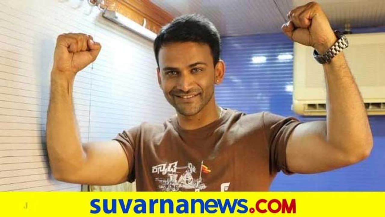 ನಮ್ಮ ಮನೆಯಲ್ಲಿ 12 ಮಂದಿ ಕೊರೋನಾ ಗೆದ್ದಿದ್ದೇವೆ : ನಟ ಧನಂಜಯ್ ಹೇಳಿದ ಕತೆ ನಮ್ಮ ಮನೆಯಲ್ಲಿ 12 ಮಂದಿ ಕೊರೋನಾ ಗೆದ್ದಿದ್ದೇವೆ : ನಟ ಧನಂಜಯ್ ಹೇಳಿದ ಕತೆ