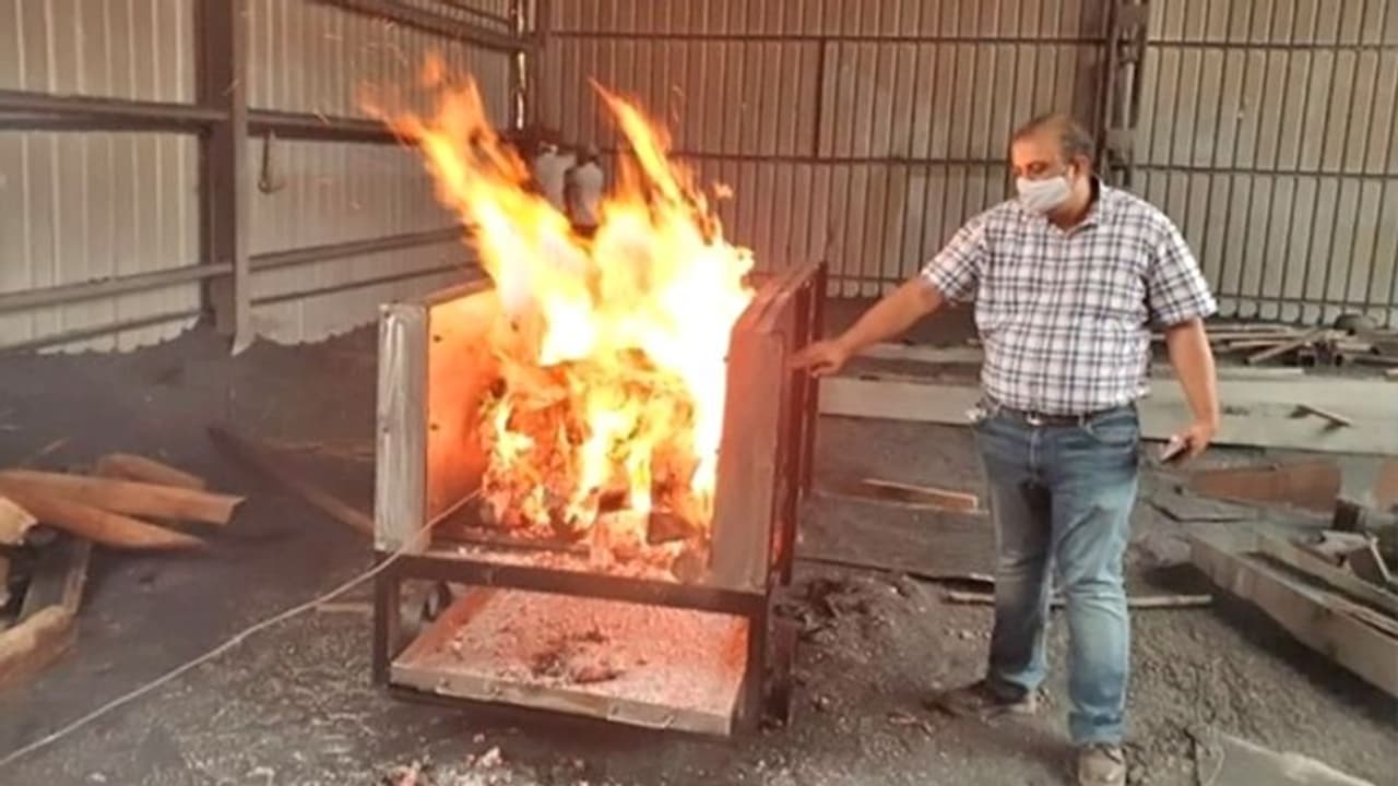 ఏపీ: కరోనాతో తల్లిదండ్రులను కోల్పోయిన చిన్నారులకు 10 లక్షలు.. అర్హులు ఎవరంటే..? ఏపీ: కరోనాతో తల్లిదండ్రులను కోల్పోయిన చిన్నారులకు 10 లక్షలు.. అర్హులు ఎవరంటే..?