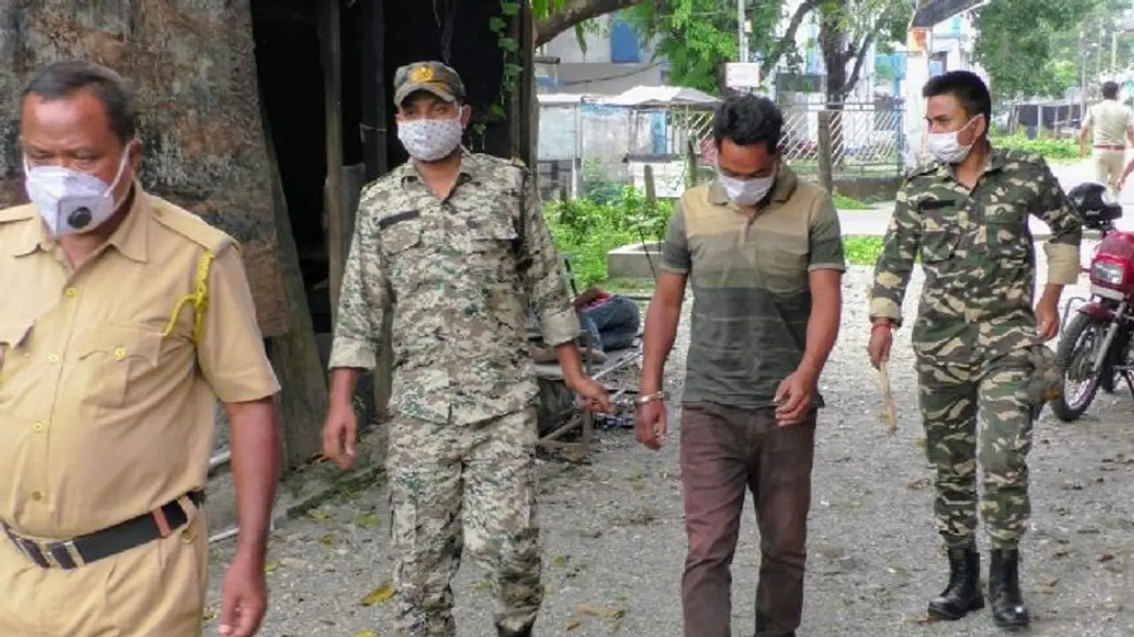 মাটির তলা থেকে উদ্ধার শিকারের সরঞ্জাম, গন্ডার চোরাচালানকান্ডে বড় সাফল্য বনদফতরের মাটির তলা থেকে উদ্ধার শিকারের সরঞ্জাম, গন্ডার চোরাচালানকান্ডে বড় সাফল্য বনদফতরের