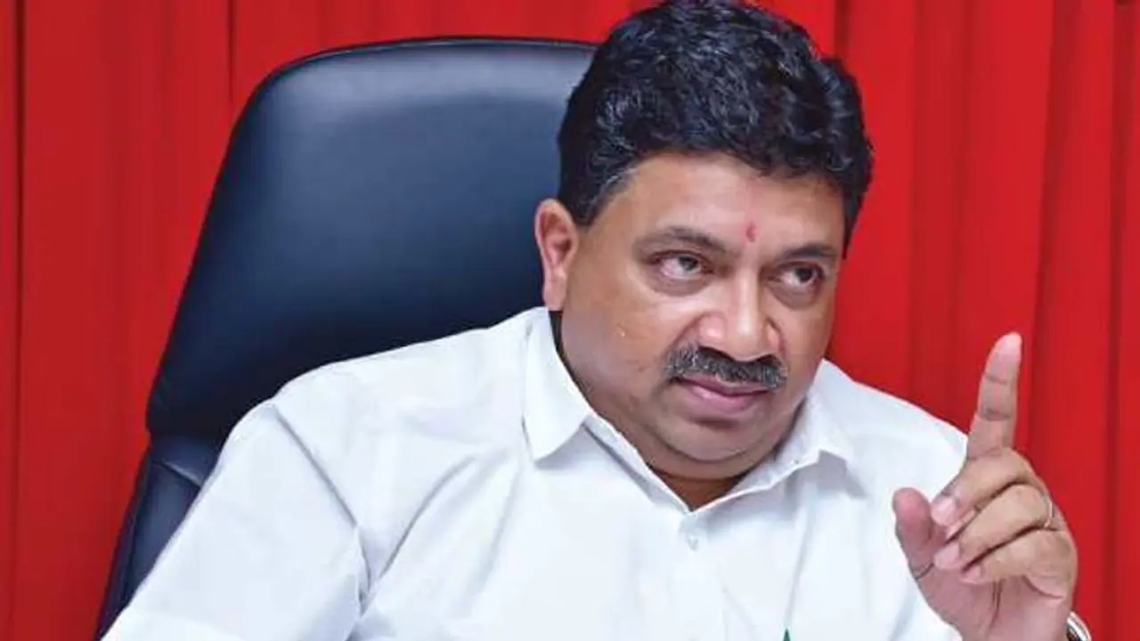 விமான நிலையத்தில் பிடிஆரை வம்பிழுத்த பாதுகாப்பு படை வீரர்.. இந்தியில் பேசி அமைச்சரிடம் வாக்குவாதம், பரபரப்பு..