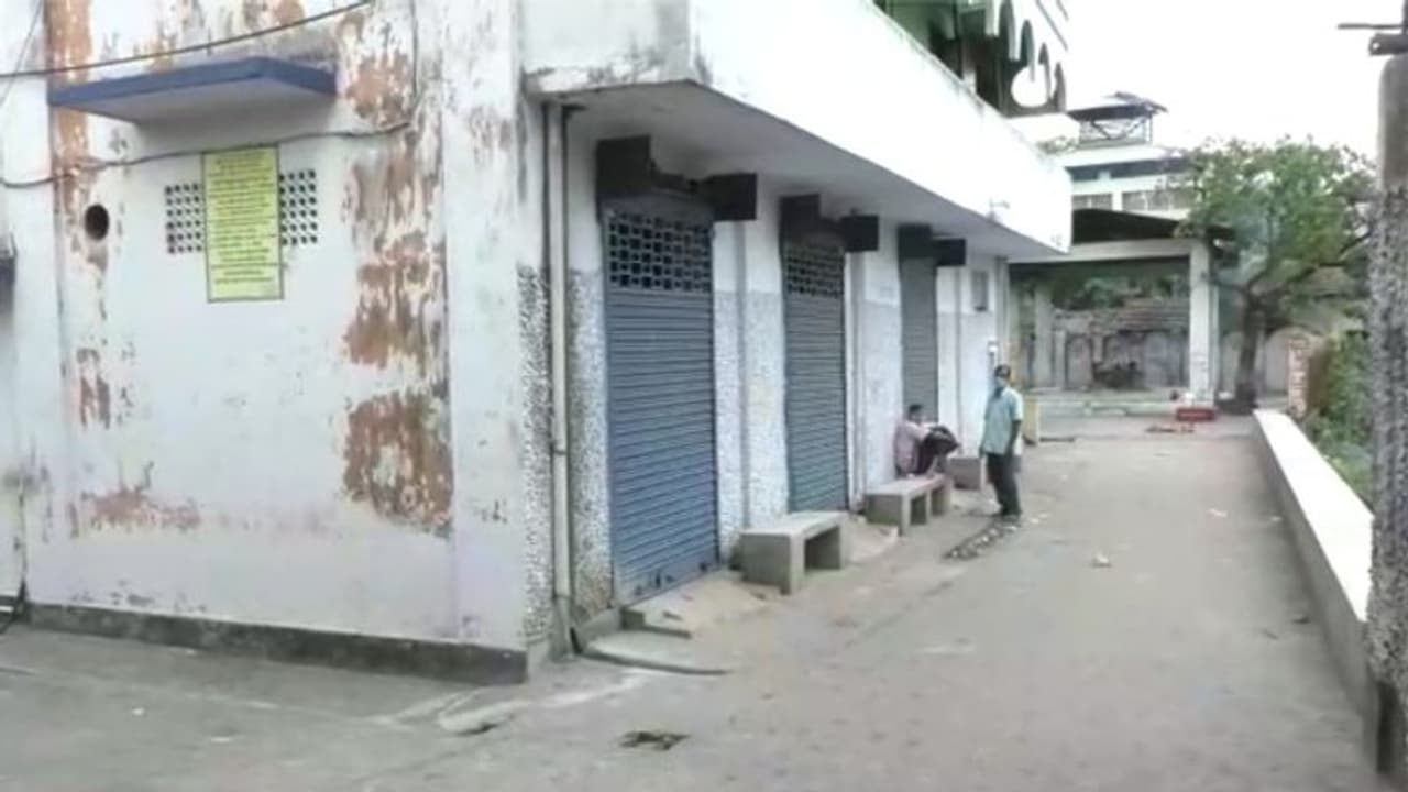 করোনা রোগী সৎকারের একমাত্র শ্মশানঘাট বন্ধ, বিপাকে বাসিন্দারা করোনা রোগী সৎকারের একমাত্র শ্মশানঘাট বন্ধ, বিপাকে বাসিন্দারা