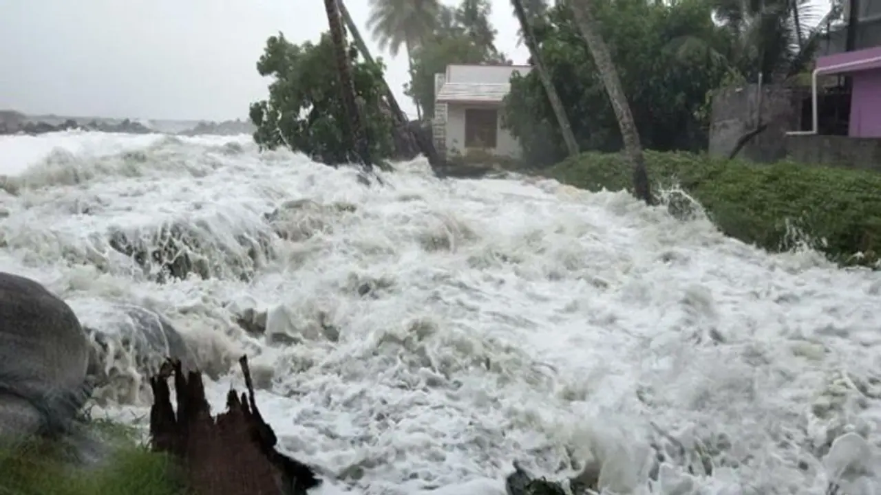 ಕರ್ನಾಟಕ ಸೇರಿ 4 ರಾಜ್ಯಕ್ಕೆ ತೌಕ್ಟೆ ಸೈಕ್ಲೋನ್: 175 ಕಿ.ಮೀ. ವೇಗದಲ್ಲಿ ಗಾಳಿಯಬ್ಬರ! ಕರ್ನಾಟಕ ಸೇರಿ 4 ರಾಜ್ಯಕ್ಕೆ ತೌಕ್ಟೆ ಸೈಕ್ಲೋನ್: 175 ಕಿ.ಮೀ. ವೇಗದಲ್ಲಿ ಗಾಳಿಯಬ್ಬರ!