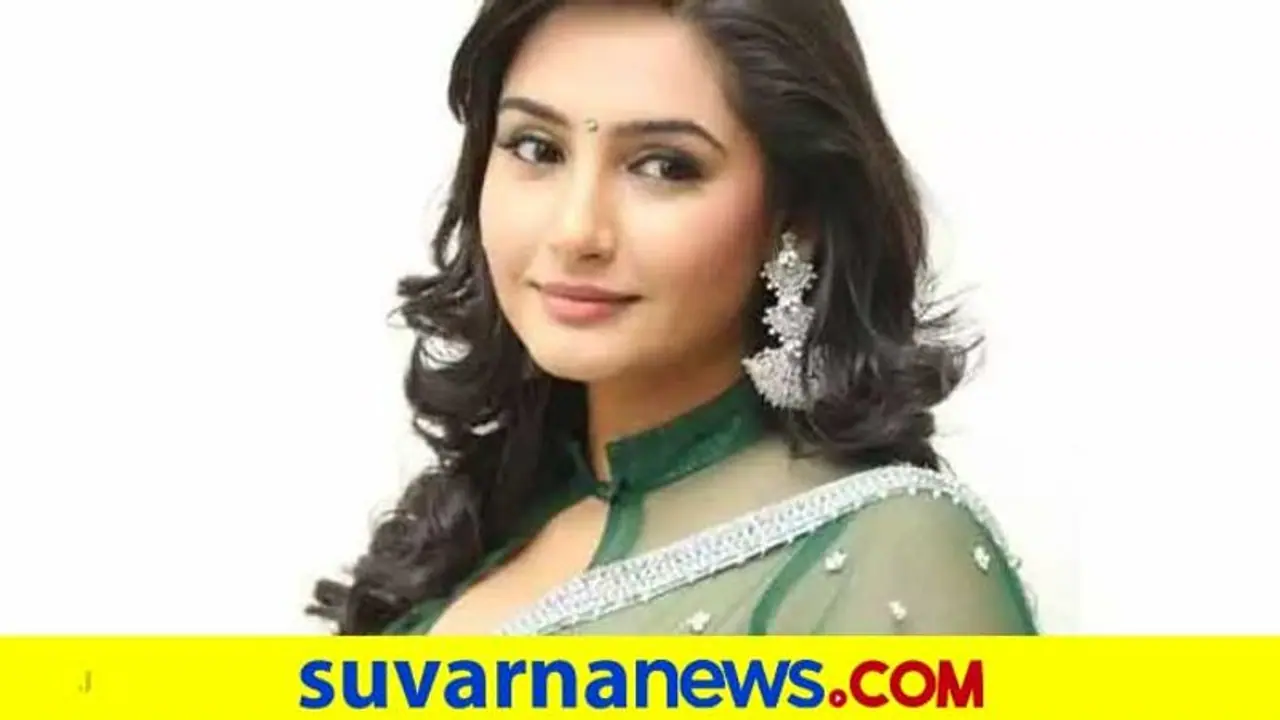 ವ್ಯಾಕ್ಸಿನ್ ಪಡೆಯುವ ಮುನ್ನ ರಕ್ತದಾನ ಮಾಡಿದ ಸ್ಯಾಂಡಲ್ವುಡ್ ನಟಿ ರಾಗಿಣಿ! ವ್ಯಾಕ್ಸಿನ್ ಪಡೆಯುವ ಮುನ್ನ ರಕ್ತದಾನ ಮಾಡಿದ ಸ್ಯಾಂಡಲ್ವುಡ್ ನಟಿ ರಾಗಿಣಿ!