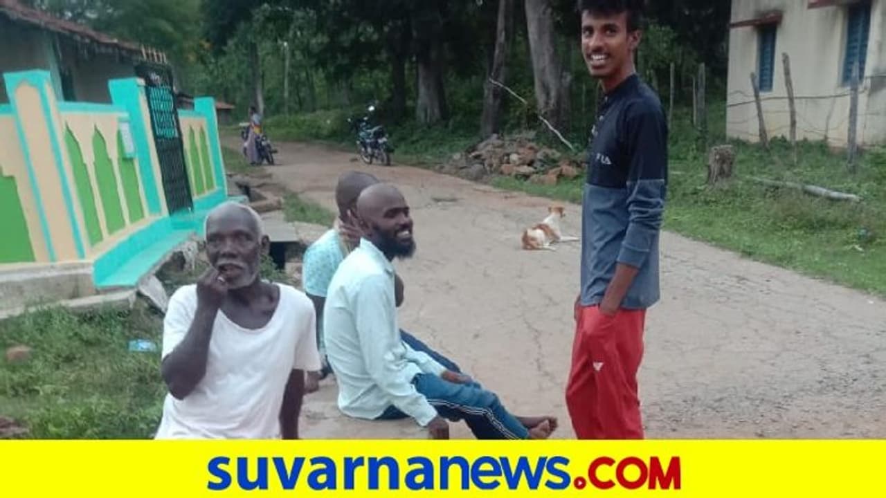 ಬುಡಕಟ್ಟು ಜನರ ಎಚ್ಚರಿಕೆ: ಸಿದ್ದಿಗಳ 2 ಗ್ರಾಮಗಳಿಗೆ ಕೊರೋನಾ ಬಂದೇ ಇಲ್ಲ! ಬುಡಕಟ್ಟು ಜನರ ಎಚ್ಚರಿಕೆ: ಸಿದ್ದಿಗಳ 2 ಗ್ರಾಮಗಳಿಗೆ ಕೊರೋನಾ ಬಂದೇ ಇಲ್ಲ!