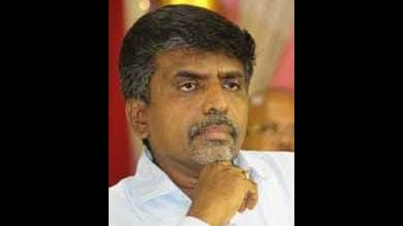 விடுதலை சிறுத்தைகள் கட்சி பொருளாளர் யூசுப் மாரடைப்பால் மரணம்.. தலையில் அடித்து கதறும் திருமாவளவன். விடுதலை சிறுத்தைகள் கட்சி பொருளாளர் யூசுப் மாரடைப்பால் மரணம்.. தலையில் அடித்து கதறும் திருமாவளவன்.