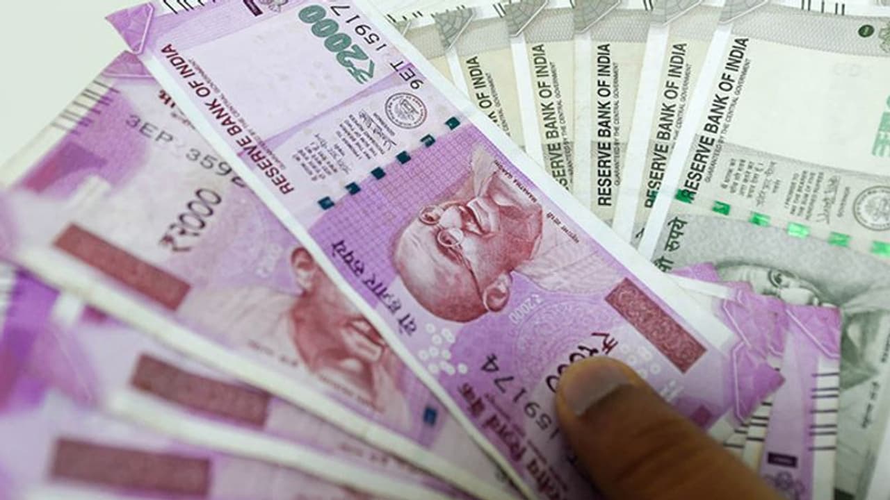 కోడలిని రూ. 80 వేలకు అమ్మేసిన మామ: 300 మహిళలతో వ్యాపారం కోడలిని రూ. 80 వేలకు అమ్మేసిన మామ: 300 మహిళలతో వ్యాపారం