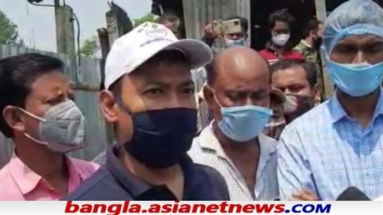 একই পরিবারের ৫ জন আগুন লাগিয়ে আত্মহত্যার ঘটনায় নড়ে বসল প্রশাসন, ঘটনাস্থলে হেমতাবাদের BDO একই পরিবারের ৫ জন আগুন লাগিয়ে আত্মহত্যার ঘটনায় নড়ে বসল প্রশাসন, ঘটনাস্থলে হেমতাবাদের BDO