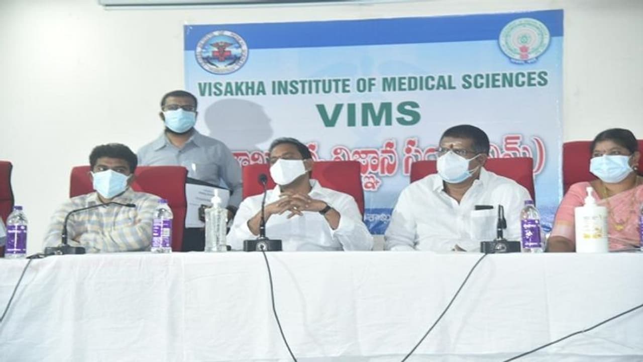 విశాఖలో స్మశాన వాటికలను 1 10వరకు పెంచేలా చర్యలు... ఆళ్లనాని విశాఖలో స్మశాన వాటికలను 1 10వరకు పెంచేలా చర్యలు... ఆళ్లనాని