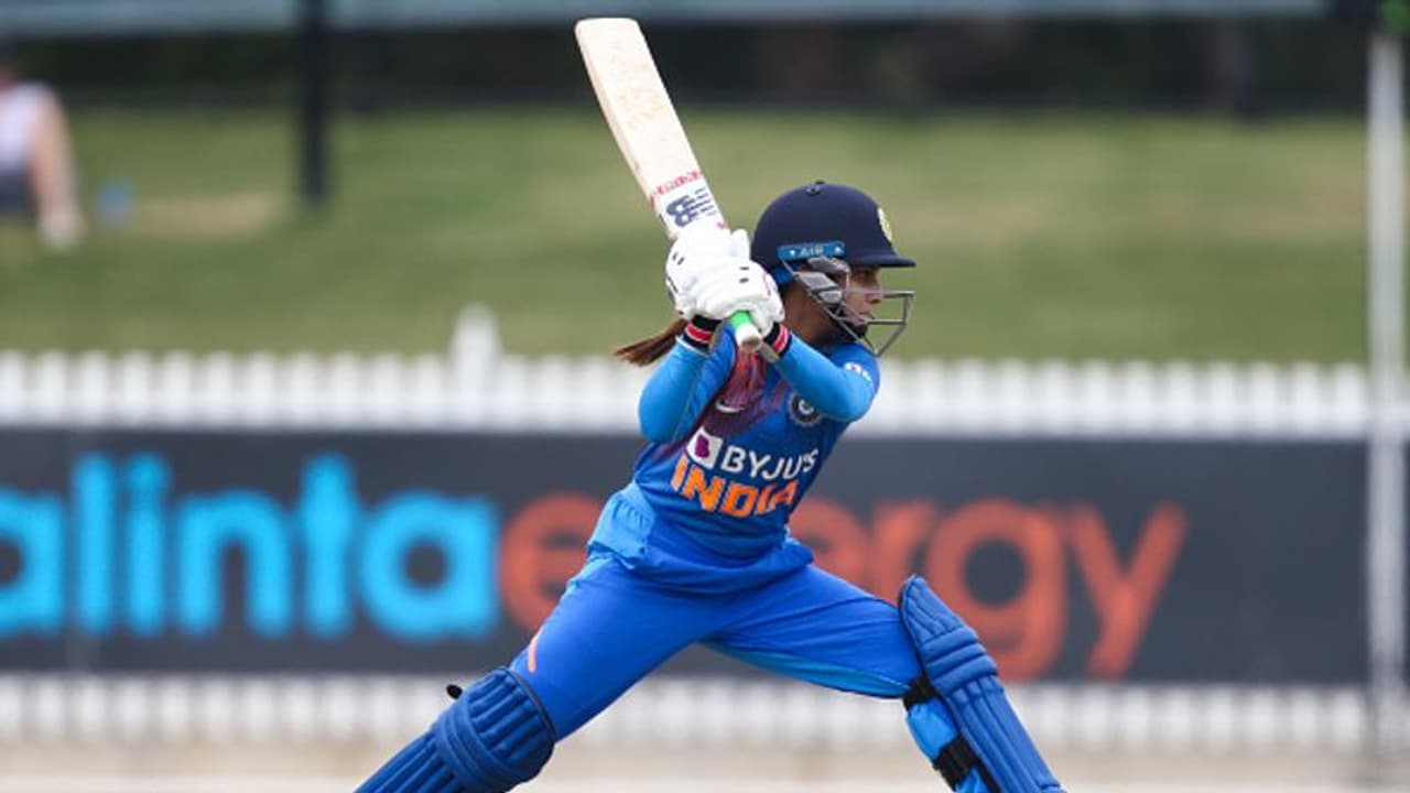 క్లీన్ స్వీప్ చేశారని రూమ్లోకి దూరి, బ్యాగు చోరీ... లండన్ హోటల్లో టీమిండియా ప్లేయర్కి చేదు అనుభవం... క్లీన్ స్వీప్ చేశారని రూమ్లోకి దూరి, బ్యాగు చోరీ... లండన్ హోటల్లో టీమిండియా ప్లేయర్కి చేదు అనుభవం...