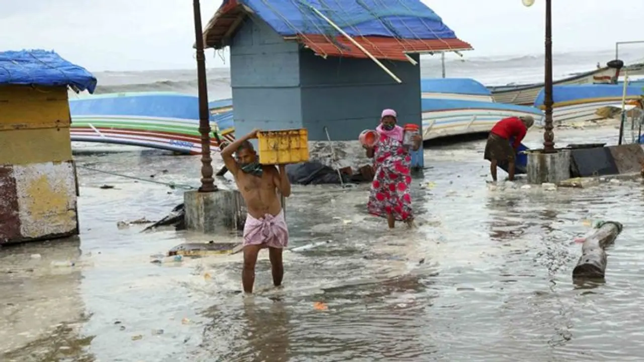 ಚಂಡಮಾರುತದಿಂದ ಕರ್ನಾಟಕ ಪಾರು: ಭಾರೀ ಹಾನಿ ಮಾಡದೇ ಸಾಗಿದ ತೌಕ್ಟೆ!