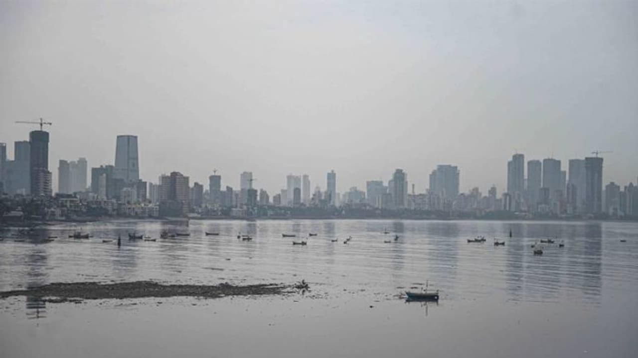 ತೌಕ್ಟೆ ಚಂಡಮಾರುತ ಹಿನ್ನೆಲೆ ಮುಂಬೈನಲ್ಲಿ ಆರೆಂಜ್ ಅಲರ್ಟ್, ಲಸಿಕೆ ಅಭಿಯಾನಕ್ಕೆ ಬ್ರೇಕ್!