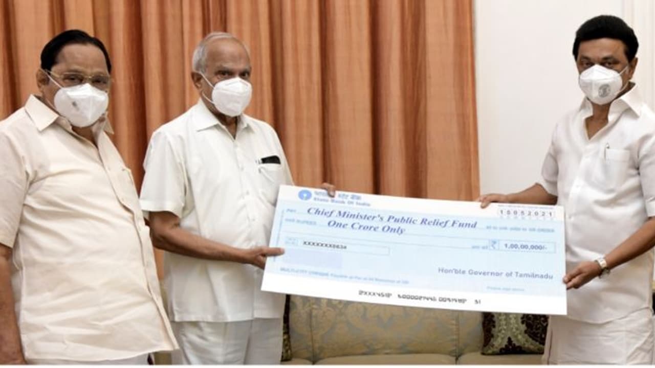 ஆளுநர் பன்வாரிலால் புரோஹித் உடன் முதலமைச்சர் மு.க.ஸ்டாலின் திடீர் சந்திப்பு... எதற்காக தெரியுமா? ஆளுநர் பன்வாரிலால் புரோஹித் உடன் முதலமைச்சர் மு.க.ஸ்டாலின் திடீர் சந்திப்பு... எதற்காக தெரியுமா?