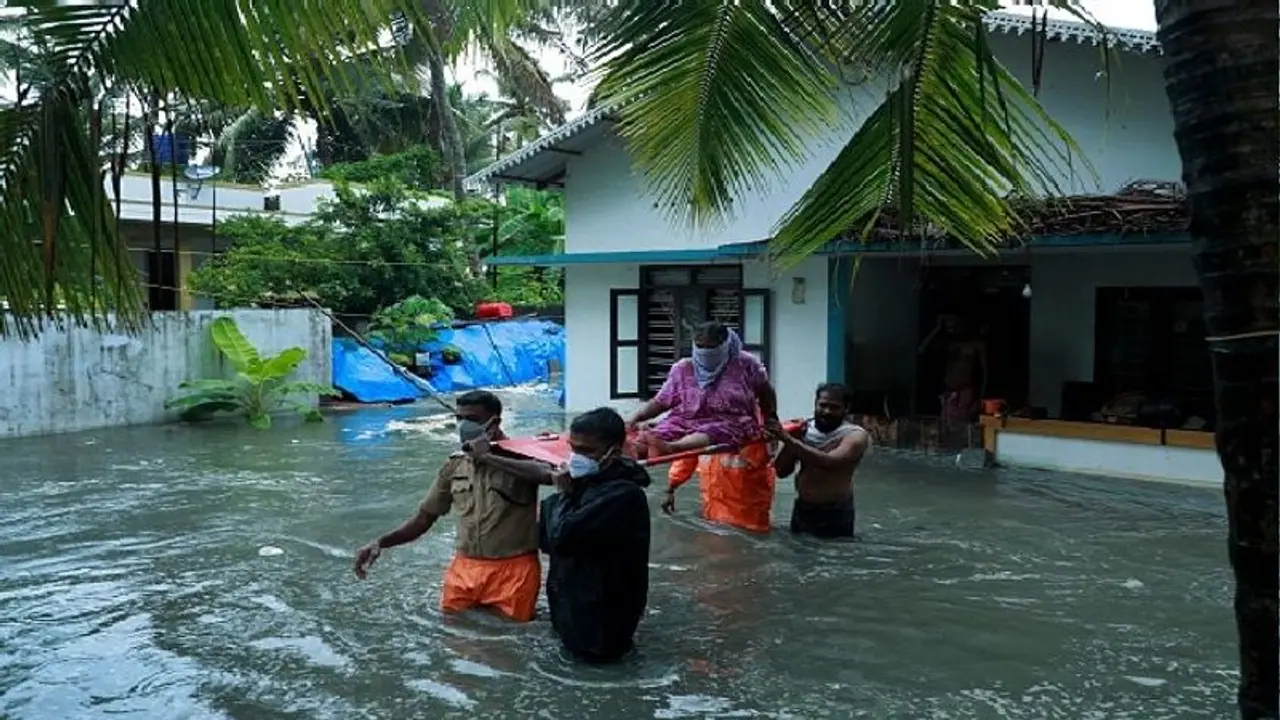 ১৮ তারিখ ভয়ঙ্কর ঘূর্ণিঝড়ের রূপ নিয়ে আঁছড়ে পড়বে তাউতে, চেন্নাই ও কেরল শুরু বৃষ্টি, বৈঠক করলেন মোদী
