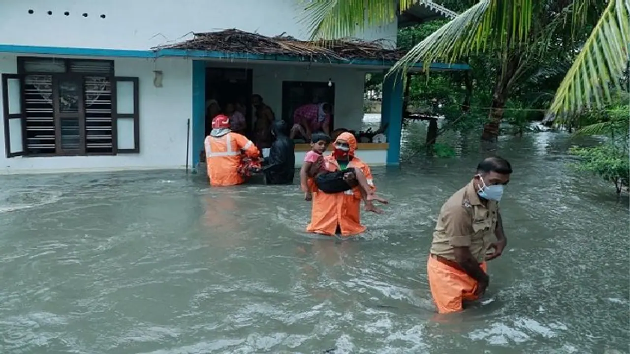 టౌటే తుఫాన్పై అమిత్ షా సమీక్ష: మహారాష్ట్ర గుజరాత్ రాష్ట్రాల సీఎంలతో చర్చ టౌటే తుఫాన్పై అమిత్ షా సమీక్ష: మహారాష్ట్ర గుజరాత్ రాష్ట్రాల సీఎంలతో చర్చ
