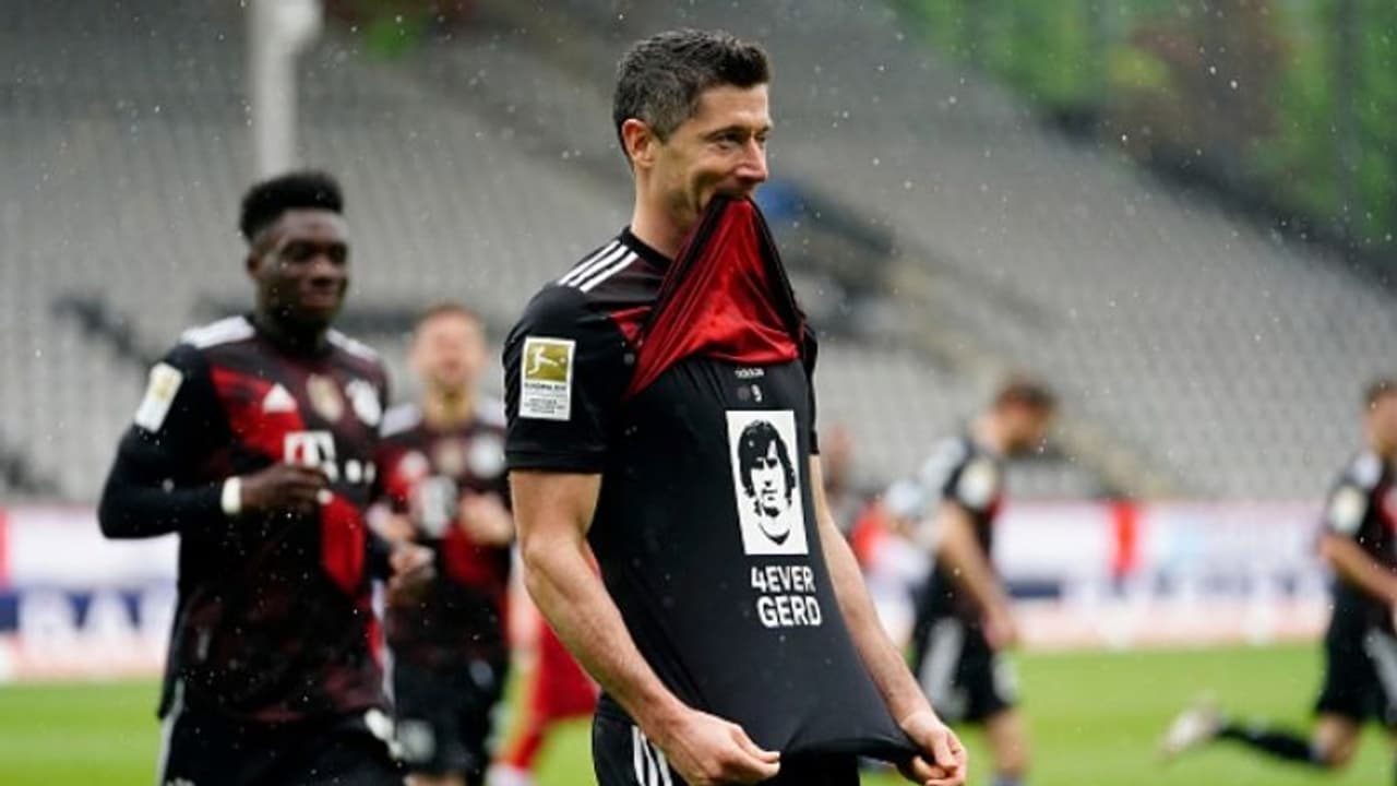 സീസണില് 40 ഗോള്; ഗെർഡ് മുള്ളറുടെ 49 വര്ഷം പഴക്കമുള്ള റെക്കോർഡിനൊപ്പമെത്തി ലെവൻഡോവ്സ്കി സീസണില് 40 ഗോള്; ഗെർഡ് മുള്ളറുടെ 49 വര്ഷം പഴക്കമുള്ള റെക്കോർഡിനൊപ്പമെത്തി ലെവൻഡോവ്സ്കി