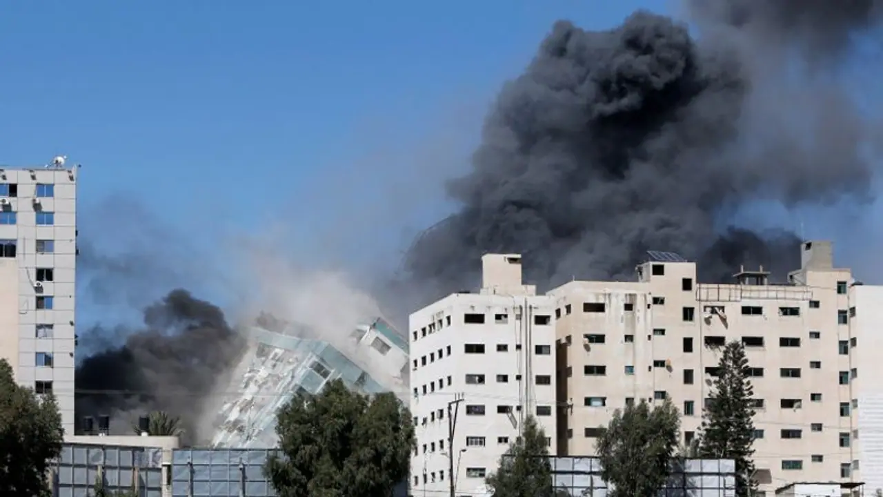 அல் ஜசீரா ஊடக கட்டிடத்தை தரைமட்டமாக்கிய இஸ்ரேல்..!