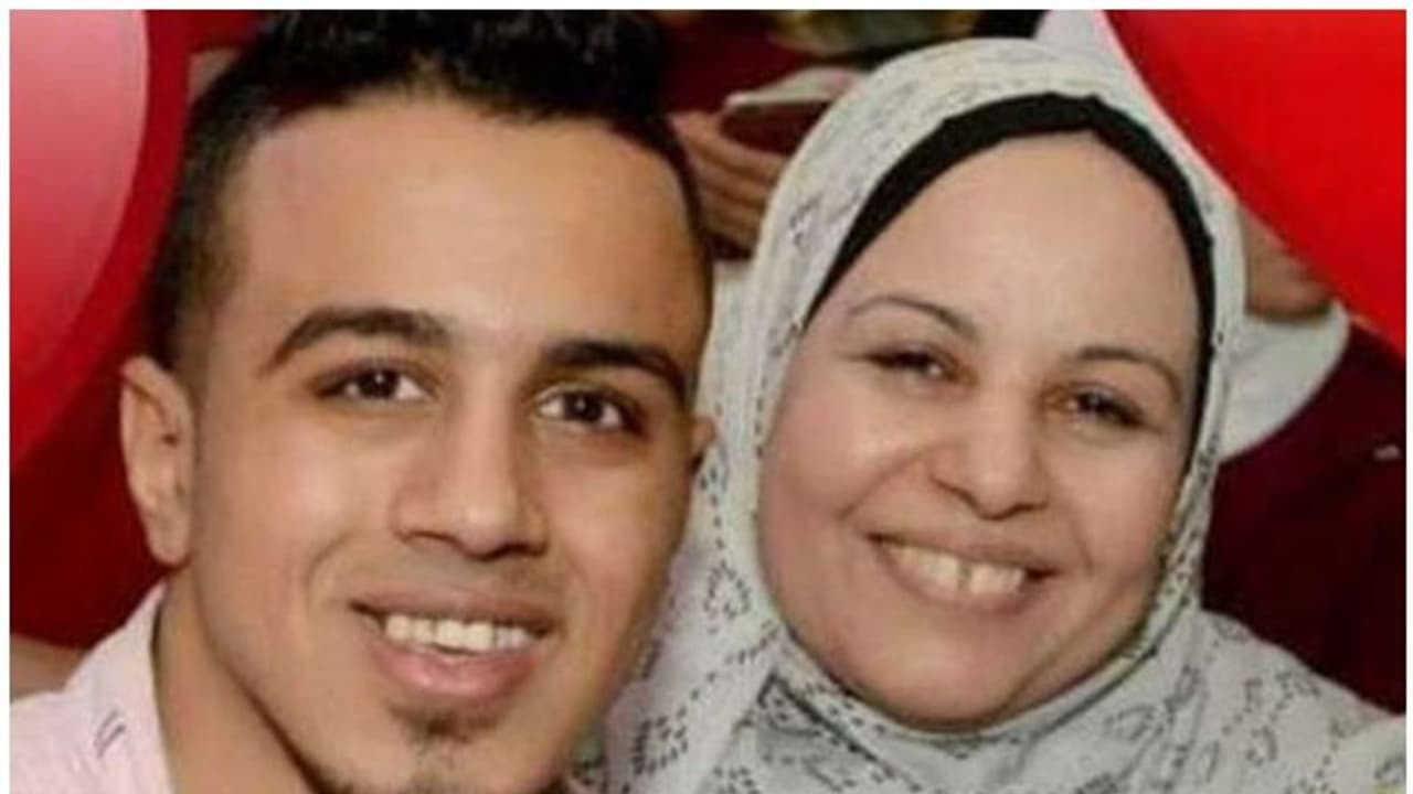 കൊവിഡ് മഹാമാരി മാതാവിന്റെ ജീവനെടുത്തു; 21കാരന് ട്രെയിനിന് മുമ്പില് ചാടി ആത്മഹത്യ ചെയ്തു കൊവിഡ് മഹാമാരി മാതാവിന്റെ ജീവനെടുത്തു; 21കാരന് ട്രെയിനിന് മുമ്പില് ചാടി ആത്മഹത്യ ചെയ്തു