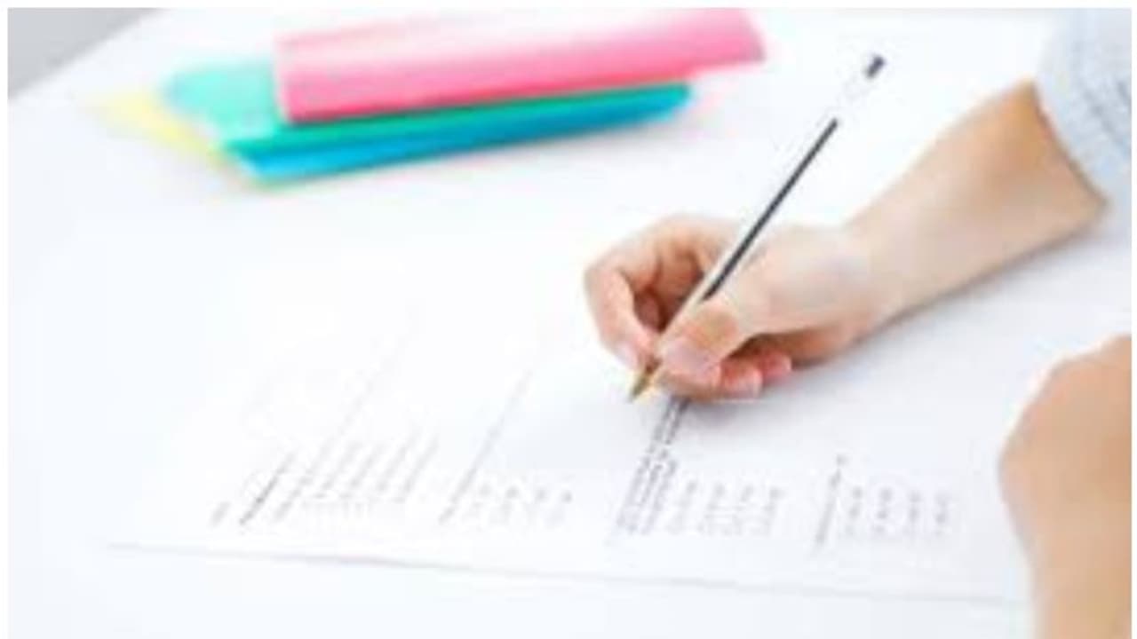 Crime: পরীক্ষা চলাকালীনই হাতে পড়ল হাতকড়া, শহরে পুলিশের জালে ভুয়ো পরীক্ষার্থী Crime: পরীক্ষা চলাকালীনই হাতে পড়ল হাতকড়া, শহরে পুলিশের জালে ভুয়ো পরীক্ষার্থী