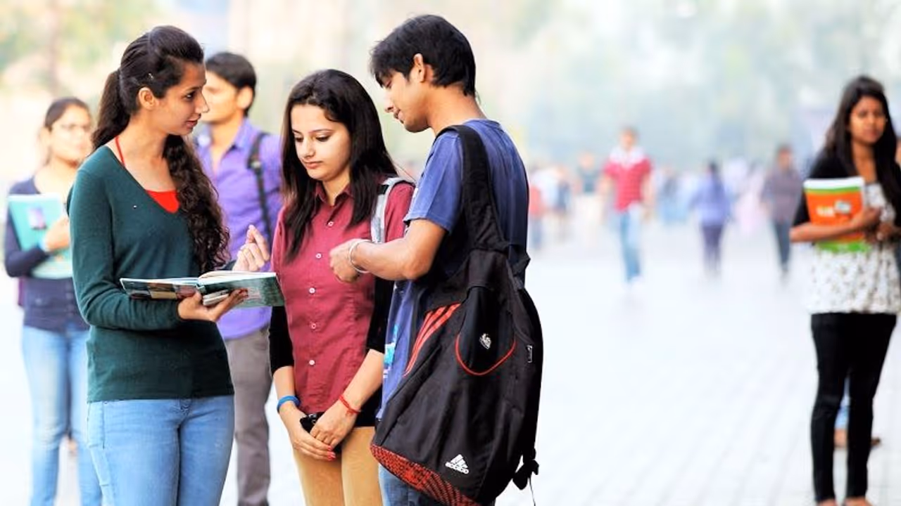 ವಿದ್ಯಾರ್ಥಿಗಳಿಗೆ ಭರ್ಜರಿ ಗುಡ್ ನ್ಯೂಸ್: ಉಚಿತ ಟ್ಯಾಬ್