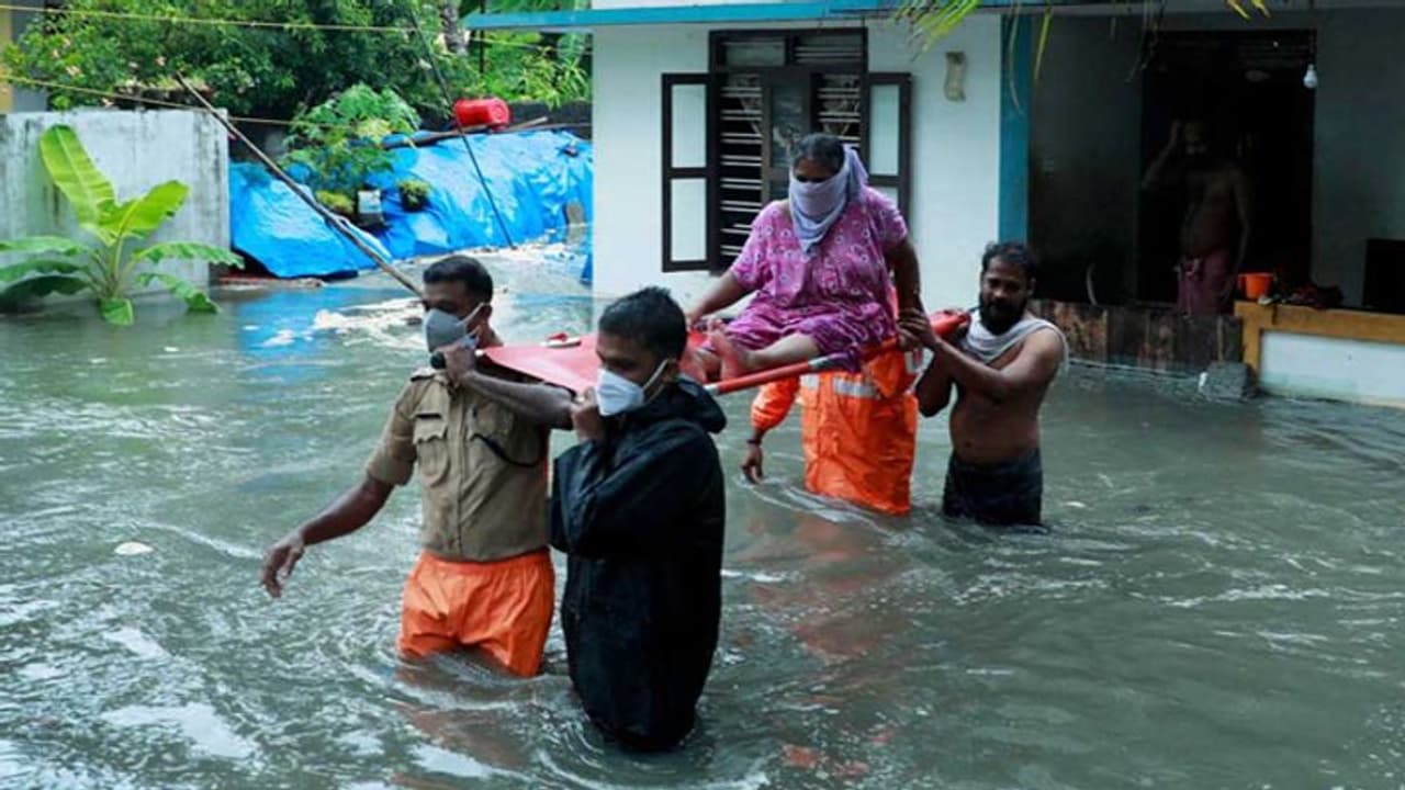 Tauktae: महाराष्ट्र में 2 बहनों की मौत; गोवा में दो की जान गई, 100 से ज्यादा घर तबाह; शाह ने CM से बात की Tauktae: महाराष्ट्र में 2 बहनों की मौत; गोवा में दो की जान गई, 100 से ज्यादा घर तबाह; शाह ने CM से बात की