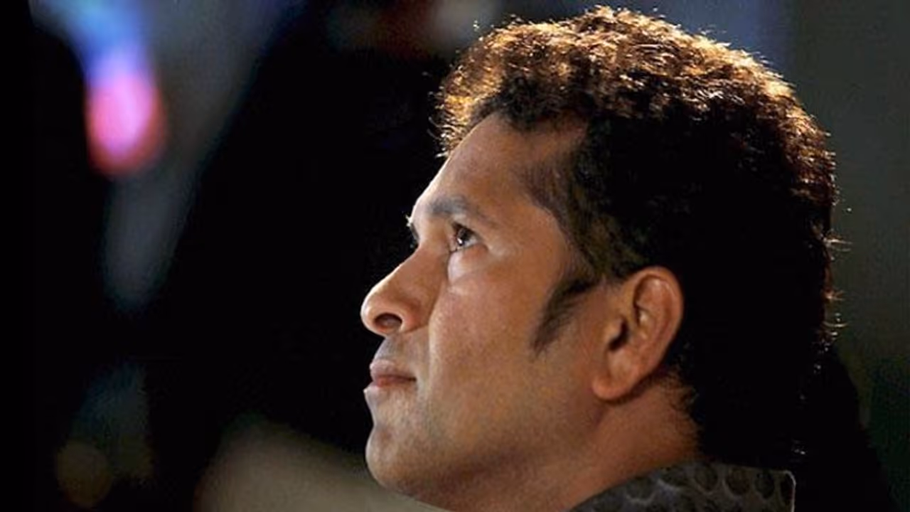 Watch Sachin Tendulkar donate blood on World Blood Donor Day Watch Sachin Tendulkar donate blood on World Blood Donor Day