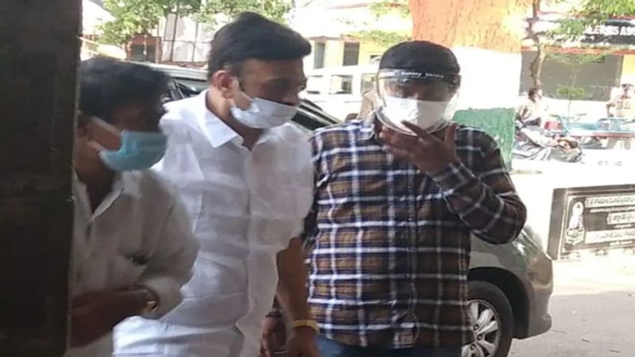 నన్ను చంపేందుకు జగన్ ప్రభుత్వం కుట్ర: రఘురామ కృష్ణమ రాజు నన్ను చంపేందుకు జగన్ ప్రభుత్వం కుట్ర: రఘురామ కృష్ణమ రాజు