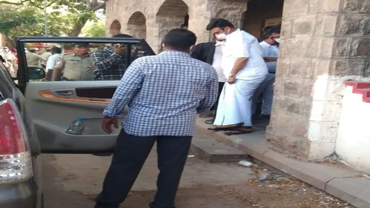 రఘురామ కాలి ఎముక విరిగింది: సికింద్రాబాద్ ఆర్మీ ఆస్పత్రి నివేదిక సంచలనం