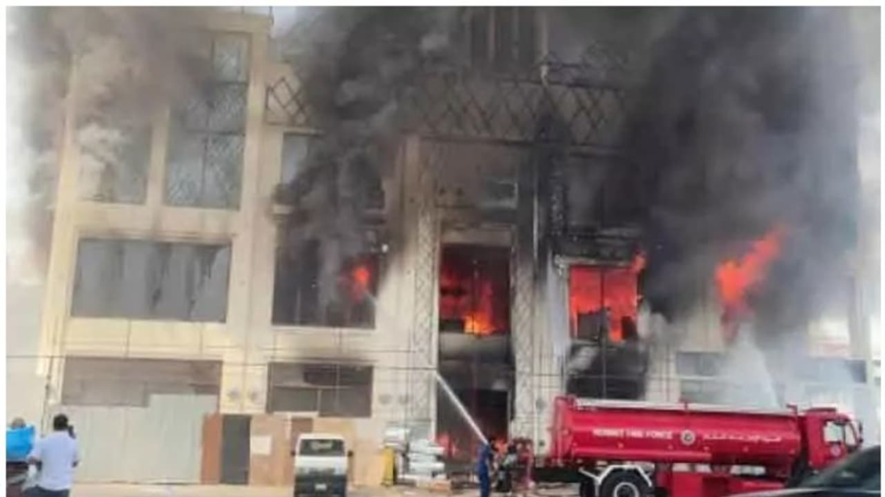 കുവൈത്തില് ജഹ്റയിലുള്ള കെട്ടിടത്തില് തീപ്പിടുത്തം; രണ്ടുപേര് മരിച്ചു കുവൈത്തില് ജഹ്റയിലുള്ള കെട്ടിടത്തില് തീപ്പിടുത്തം; രണ്ടുപേര് മരിച്ചു