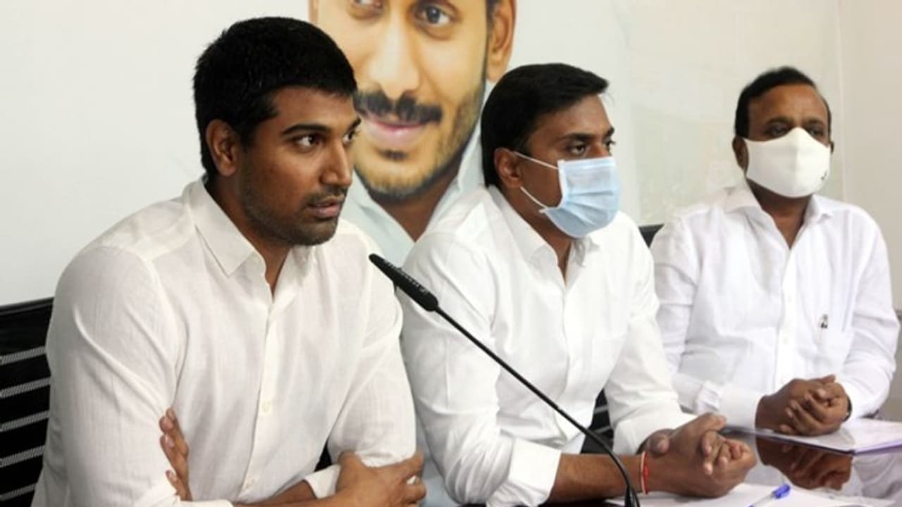 కుట్ర బయటపడుతుందనే చంద్రబాబు రచ్చ: రఘురామ ఇష్యూపై మిథున్ రెడ్డి కుట్ర బయటపడుతుందనే చంద్రబాబు రచ్చ: రఘురామ ఇష్యూపై మిథున్ రెడ్డి