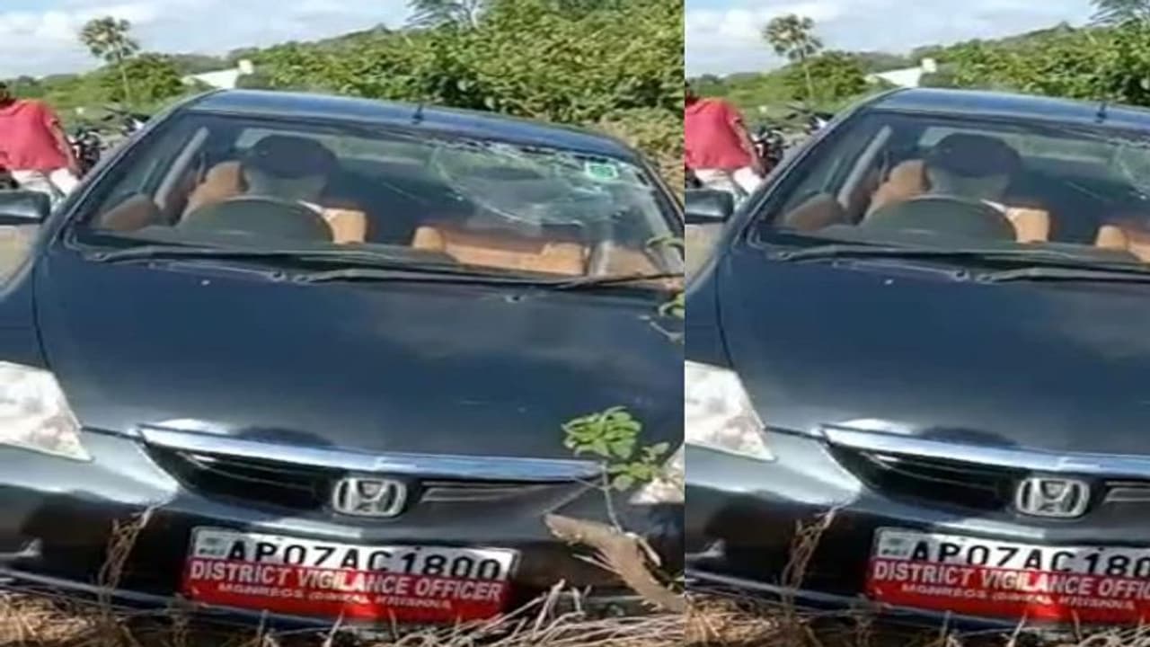 సైకిల్ ని గుద్దిన విజిలెన్స్ వాహనం... వ్యక్తి మృతి.. ! సైకిల్ ని గుద్దిన విజిలెన్స్ వాహనం... వ్యక్తి మృతి.. !