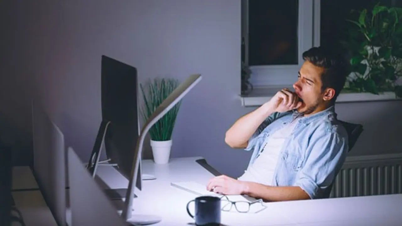 Health Tips: সুযোগ পেলেই ঘুমিয়ে নেন, অতিরিক্ত ঘুম থেকে হতে পারে স্ট্রোক Health Tips: সুযোগ পেলেই ঘুমিয়ে নেন, অতিরিক্ত ঘুম থেকে হতে পারে স্ট্রোক