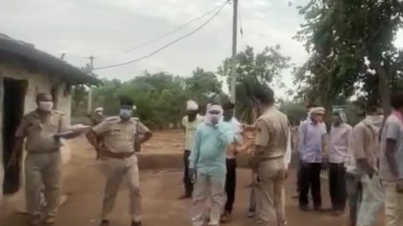 तौकते तूफान ने राजस्थान में मचाई तबाही: तेज आंधी और बिजली गिरने से 5 लोगों की मौत, जारी किया रेड अलर्ट तौकते तूफान ने राजस्थान में मचाई तबाही: तेज आंधी और बिजली गिरने से 5 लोगों की मौत, जारी किया रेड अलर्ट