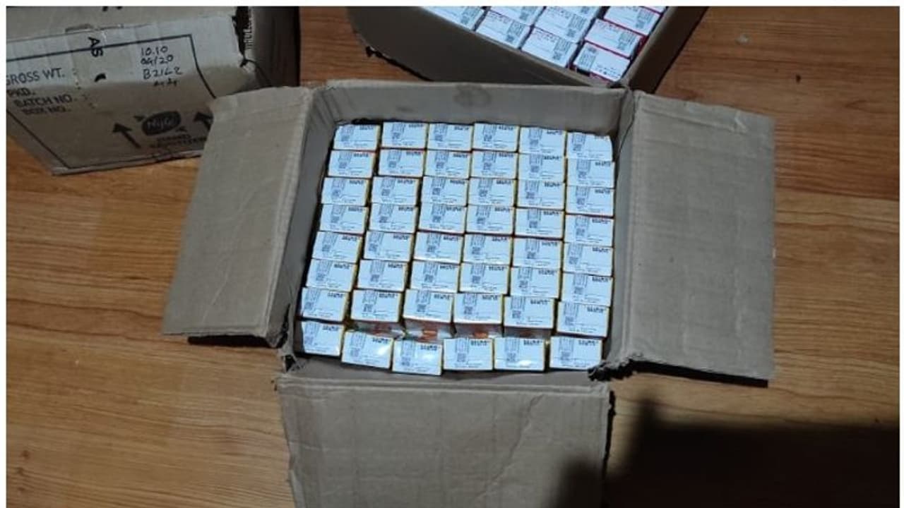 ലോക്ക്ഡൗണ് വെട്ടിച്ച് പച്ചക്കറി ലോറിയില് കടത്തിയ മദ്യം പിടികൂടി ലോക്ക്ഡൗണ് വെട്ടിച്ച് പച്ചക്കറി ലോറിയില് കടത്തിയ മദ്യം പിടികൂടി