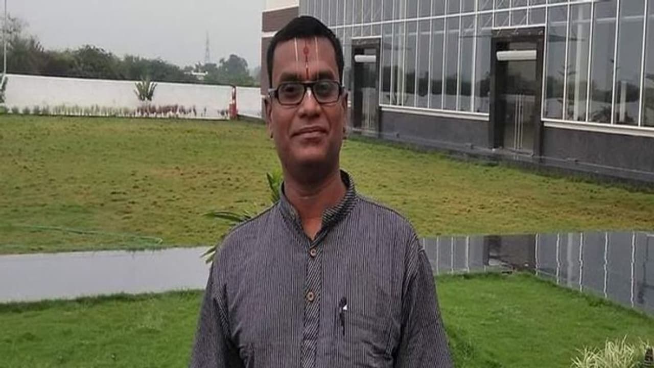 పలకరింపు: భాషల భాస్కరుని గాన సమ్మోహనం పలకరింపు: భాషల భాస్కరుని గాన సమ్మోహనం