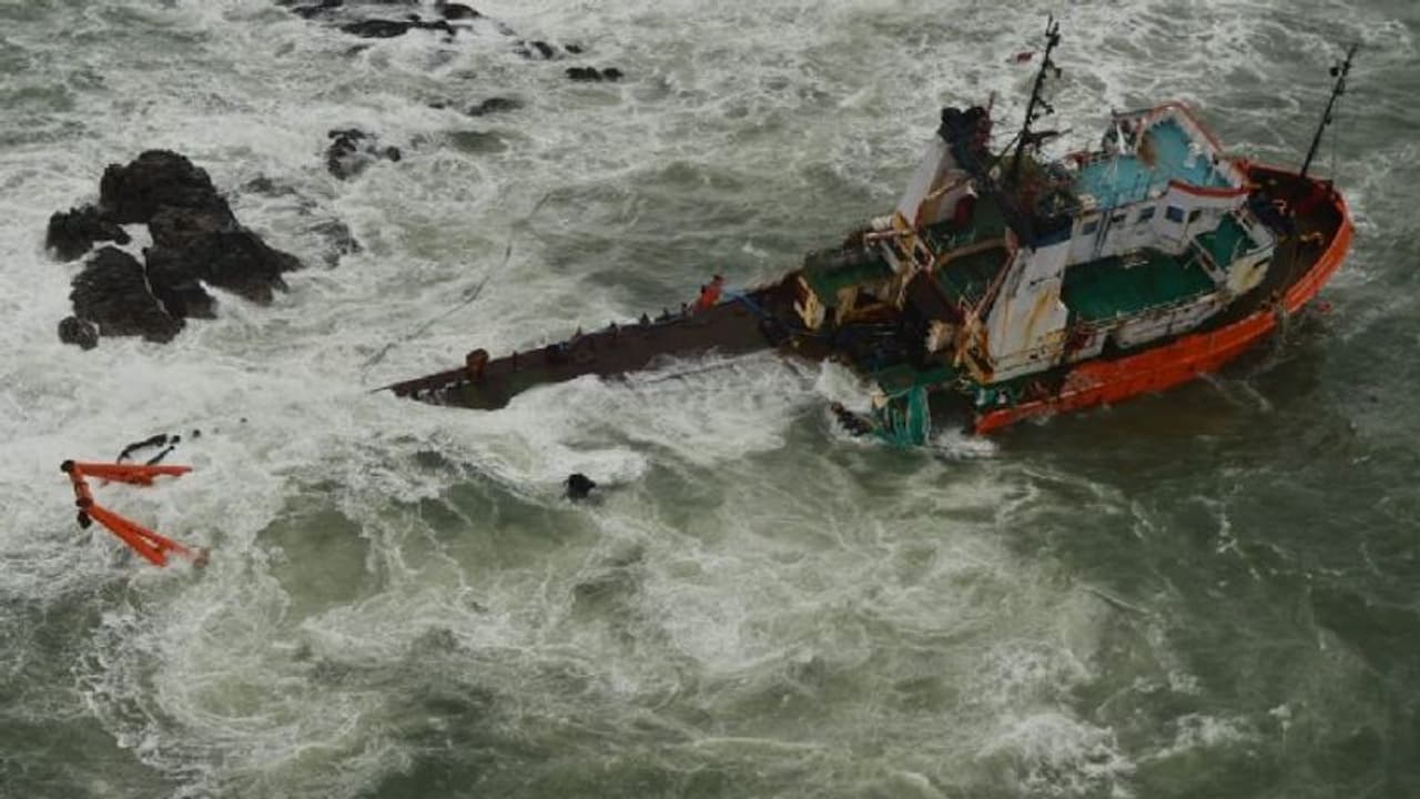 সাইক্লোন Tauktae র সঙ্গে লড়াই INS Kolkata র, আরব সাগরে নৌবাহিনীর সাহসী অভিযান