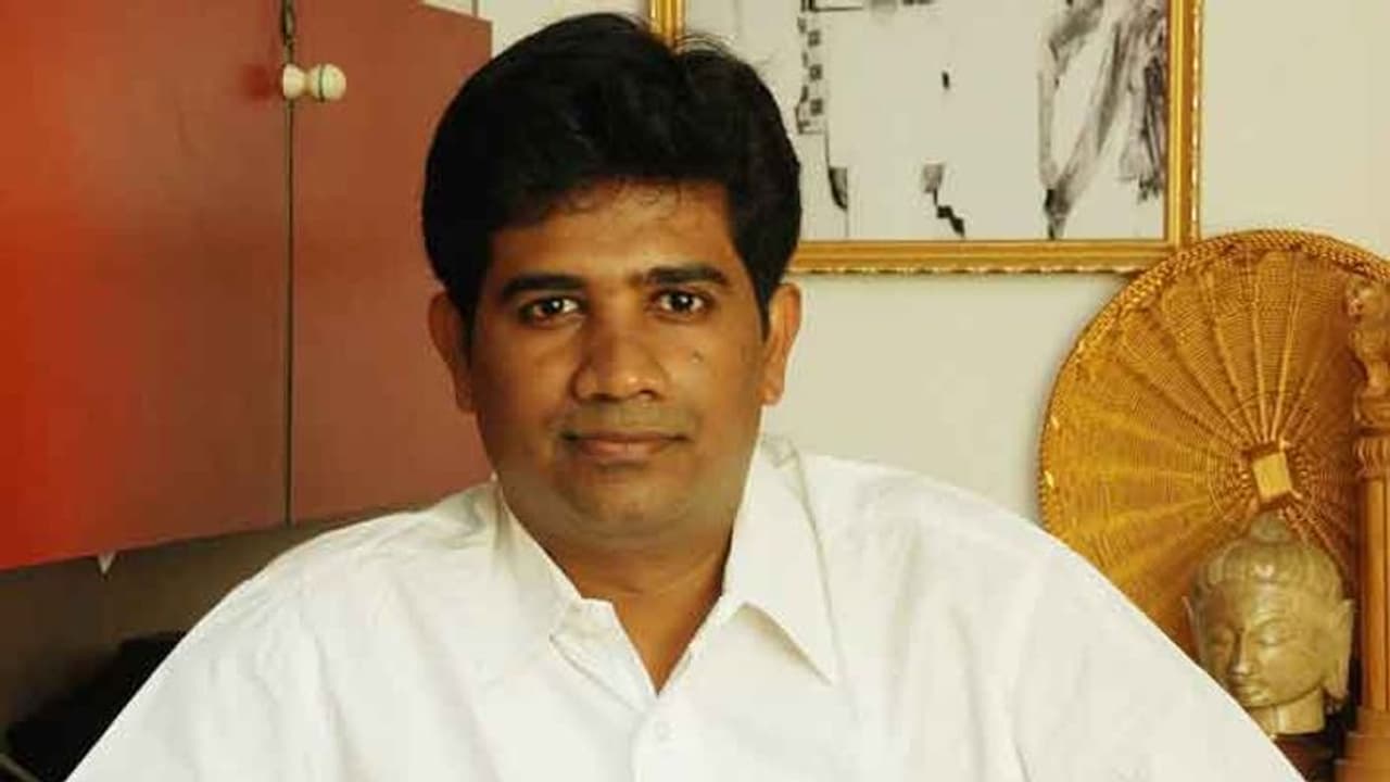 ஏய், யார் நீ.. தள்ளிப்போ.. திமுக எம்எல்ஏ எழிலனை ஒருமையில் அழைத்து போலீஸ் அராஜகம் ..!