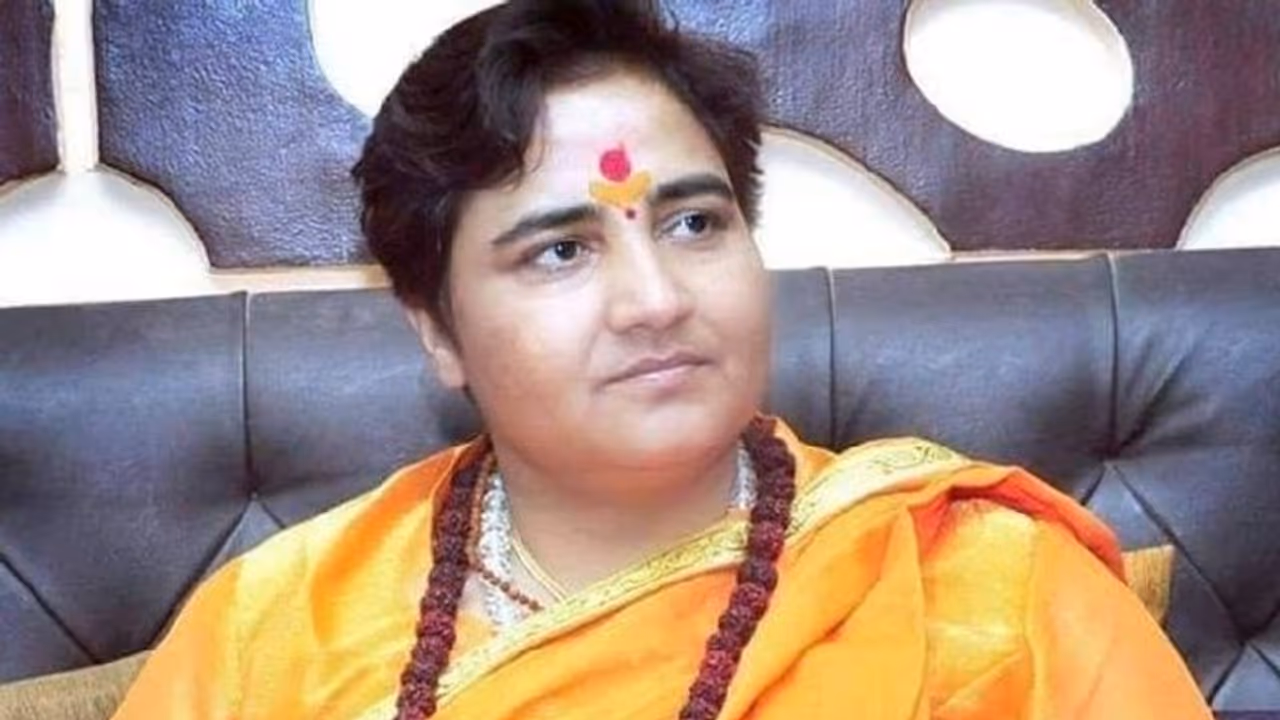 गौमूत्र पीने से नहीं होता है कोरोना, BJP सांसद ने किया दावा..मैं पीती हूं इसलिए नहीं हुआ इंफेक्शन गौमूत्र पीने से नहीं होता है कोरोना, BJP सांसद ने किया दावा..मैं पीती हूं इसलिए नहीं हुआ इंफेक्शन