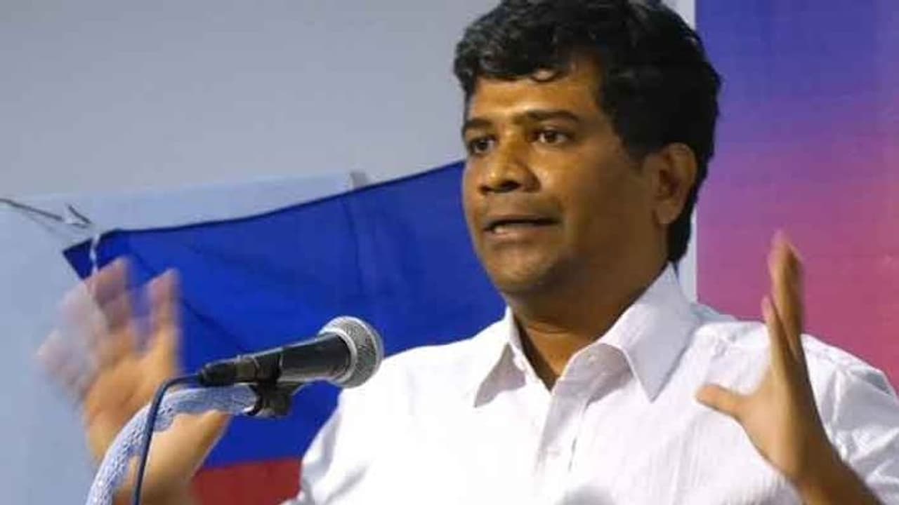 அதிகாரிகள் நடவடிக்கை எடுக்கலயா..? என்னை கூப்பிடுங்கள்.. அதிரடி காட்டும் ஆயிரம் விளக்கு எம்எல்ஏ. அதிகாரிகள் நடவடிக்கை எடுக்கலயா..? என்னை கூப்பிடுங்கள்.. அதிரடி காட்டும் ஆயிரம் விளக்கு எம்எல்ஏ.