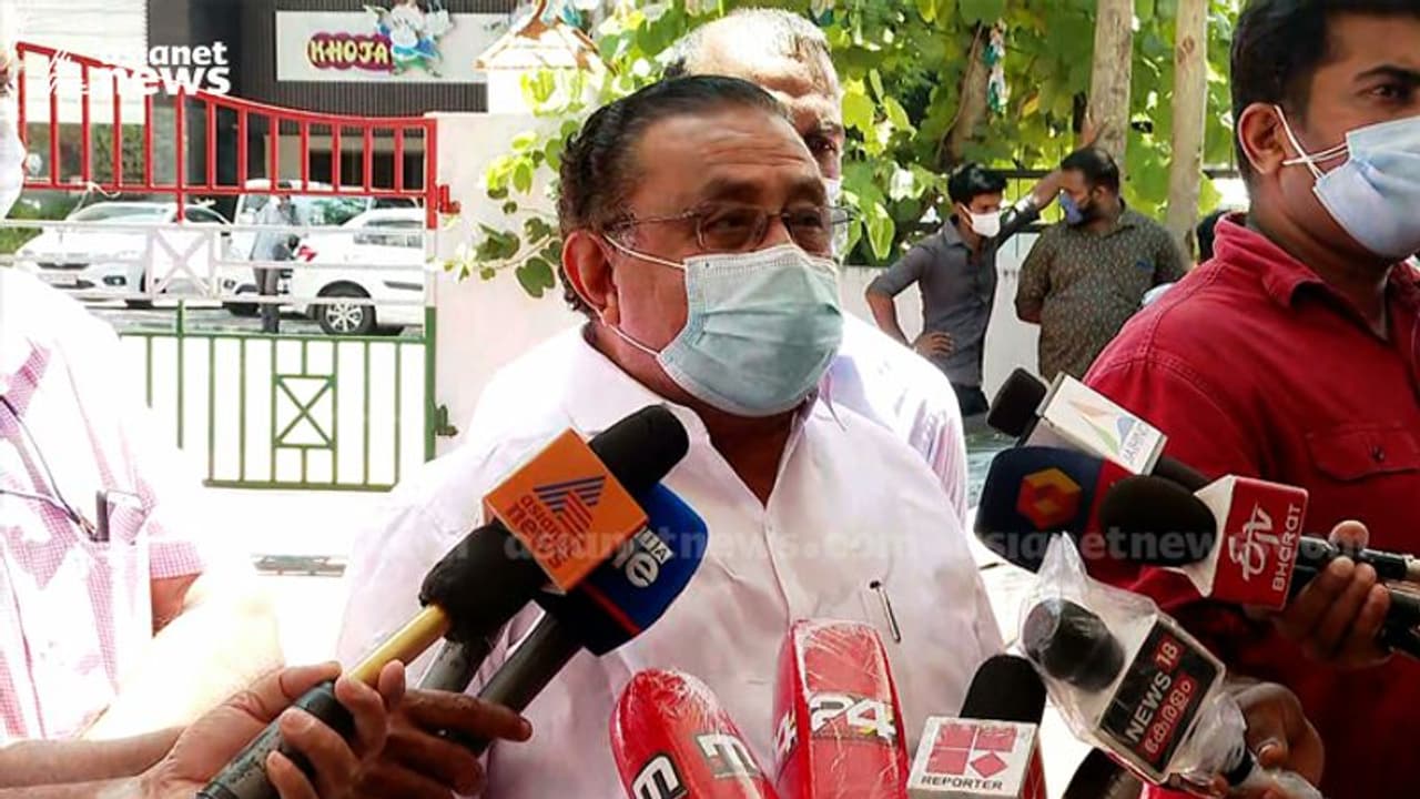 സത്യപ്രതിജ്ഞാ മാമാങ്കം നടത്തുന്നത് ശരിയല്ല, ചടങ്ങിൽ പങ്കെടുക്കില്ലെന്ന് യുഡിഎഫ് സത്യപ്രതിജ്ഞാ മാമാങ്കം നടത്തുന്നത് ശരിയല്ല, ചടങ്ങിൽ പങ്കെടുക്കില്ലെന്ന് യുഡിഎഫ്