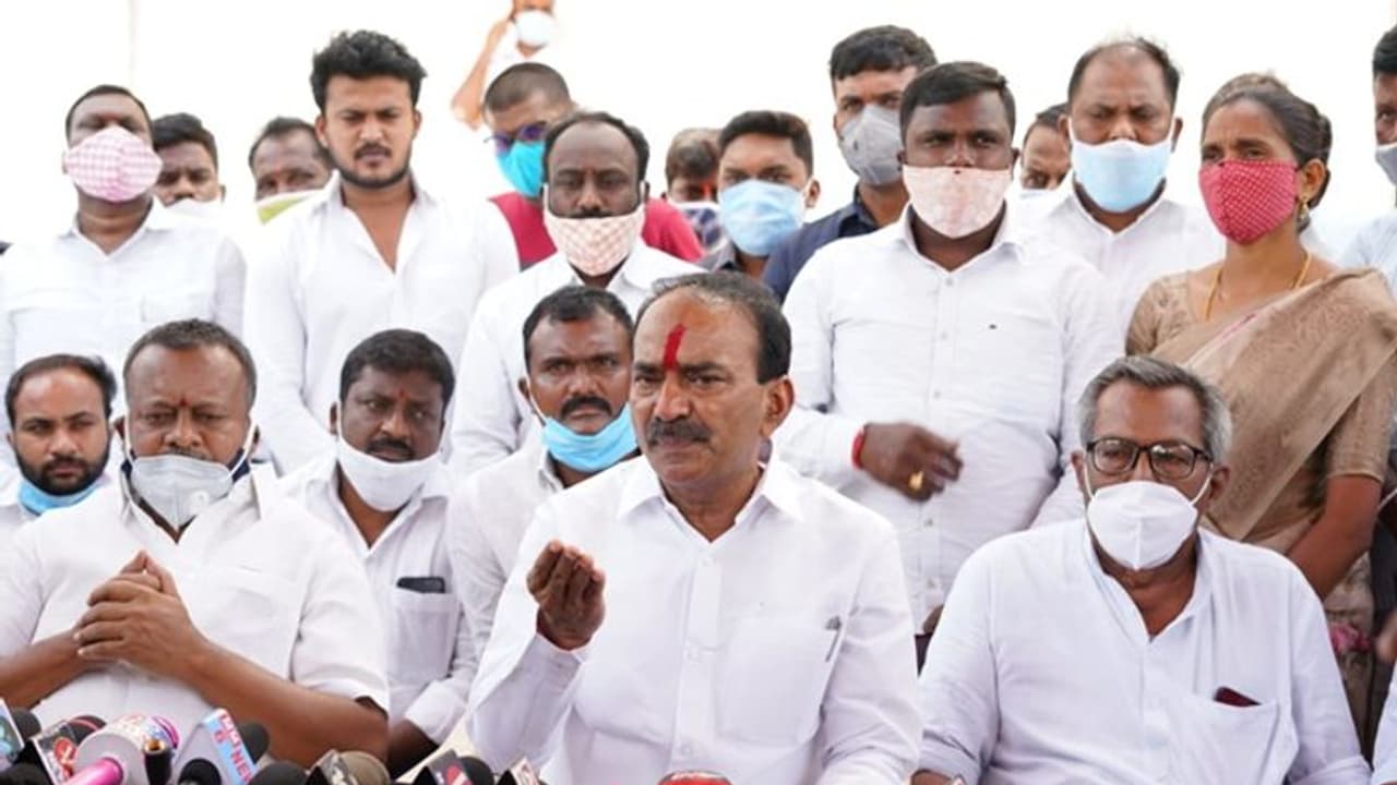 బీజేపీలో చేరడం మీద ఈటల క్లారిటీ.. రాజీనామా చేసినాకే... ! బీజేపీలో చేరడం మీద ఈటల క్లారిటీ.. రాజీనామా చేసినాకే... !