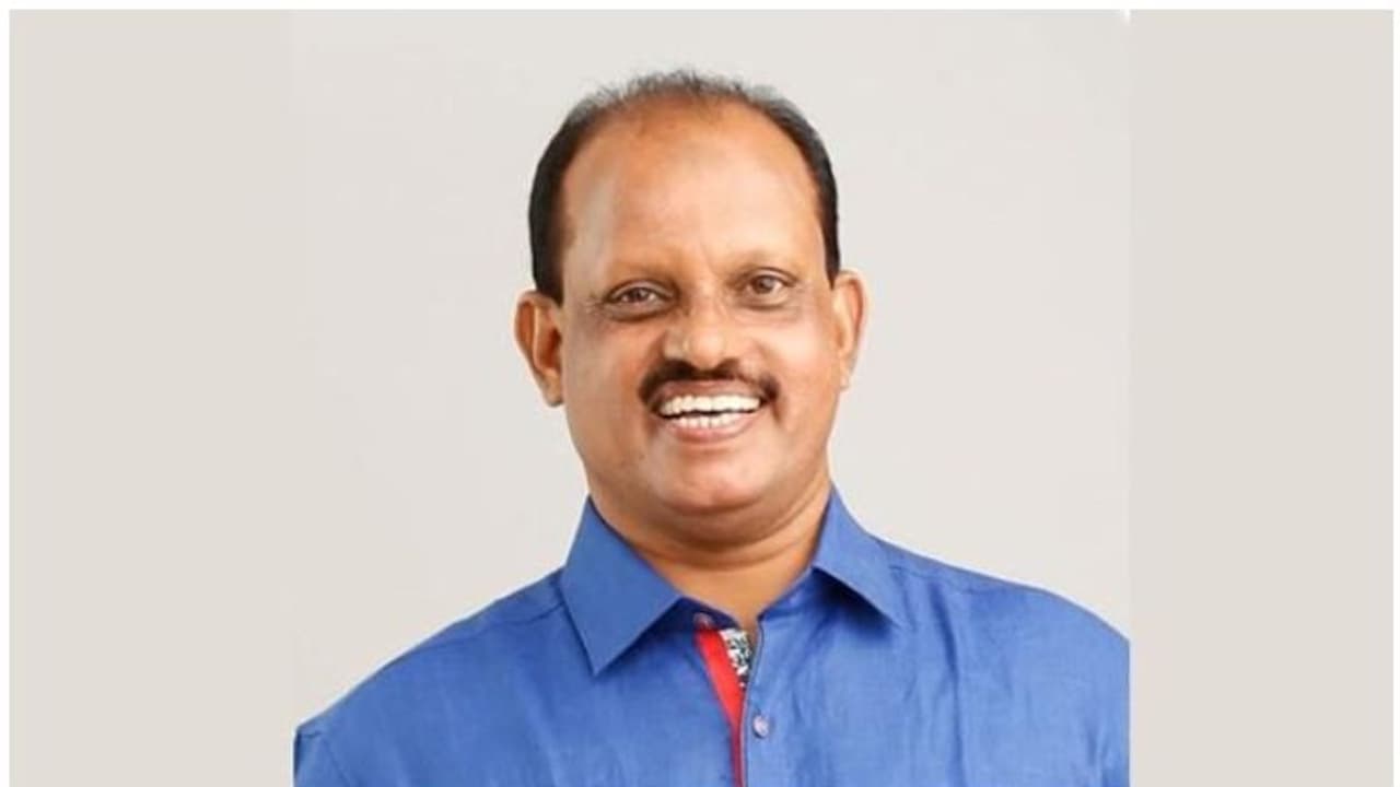 ദേവര്കോവില്നിന്ന് മന്ത്രിക്കസേരയിലേക്ക്; 27 വര്ഷത്തെ ഇടതുബന്ധത്തിന് അംഗീകാരം ദേവര്കോവില്നിന്ന് മന്ത്രിക്കസേരയിലേക്ക്; 27 വര്ഷത്തെ ഇടതുബന്ധത്തിന് അംഗീകാരം